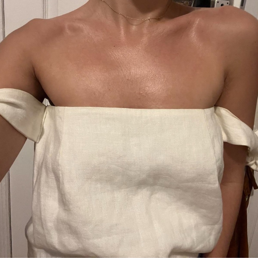 SIR THE LABEL Bella white strapless heavy linen top
Size 1